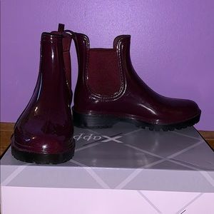 ‼️LIKE NEW w tags burgundy Chelsea rain boots
